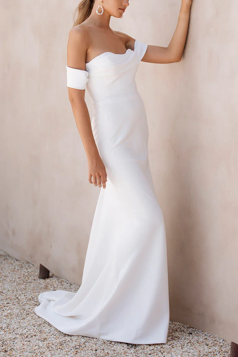 Elegant Strapless Satin Sheath Wedding Dress for Beach Brides - Image 3